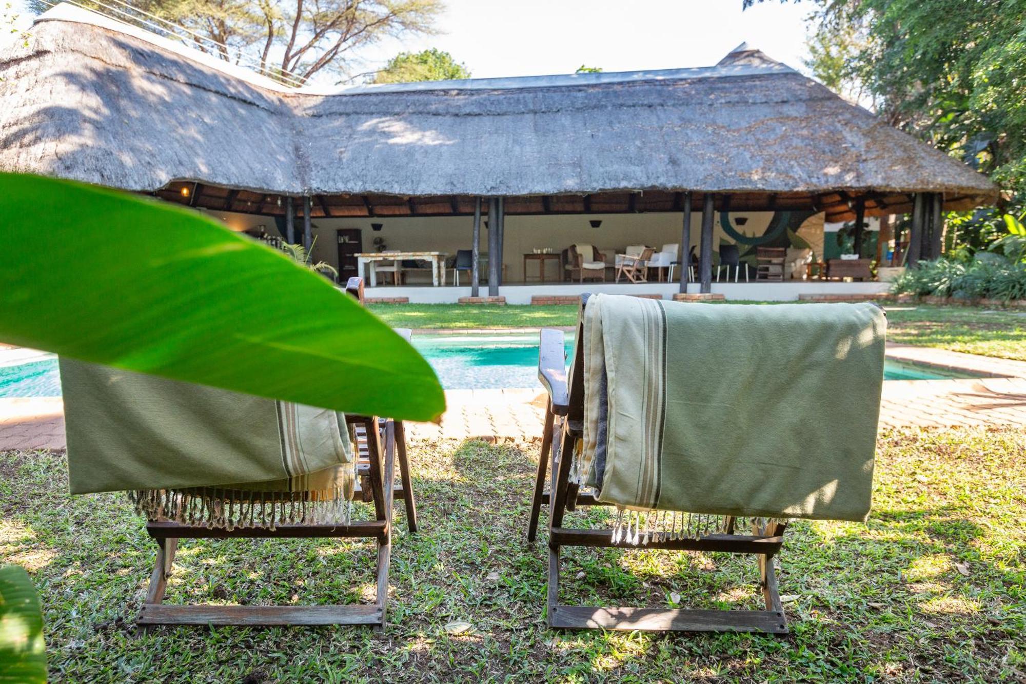 Drift Inn Victoria Falls Exterior photo